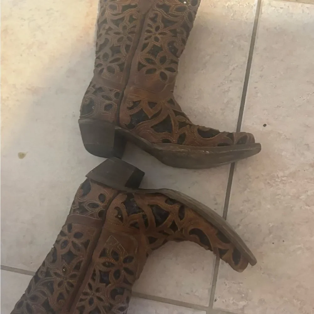 A4083g glitter INLAY FLORAL OVERLAY CRYSTALS & STUDS BROWN SNIP TOE COWBOY BOOT